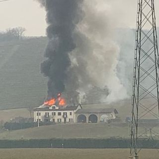 Incendio tetto cascina a Calamandrana
