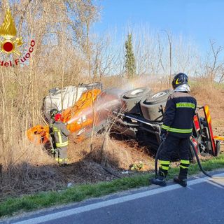 Montiglio: scontro tra due camion. Nessun ferito