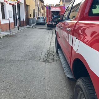 Villanova: a fuoco deposito attrezzi di un'abitazione. Intervengono i vigili del fuoco
