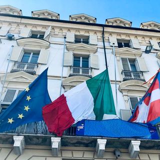 Sul palazzo della Regione i nomi delle vittime delle mafie e bandiere a mezz'asta per la Giornata nazionale