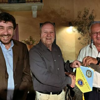 Da sx: Silvio Tealdi (sindaco di Ferrere), Carlos Humberto Tassi (sindaco di “La Francia”) e Maurizio Lattanzio (presidente del Lions club Villanova d'Asti)