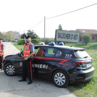 Finge di essere il fratello perché senza patente di guida da 17 anni: denunciato dai carabinieri