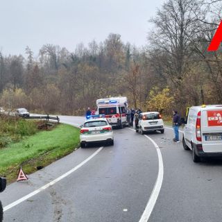 Strada chiusa per incidente stradale in frazione Revignano