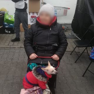 Una profuga ucraina giunta ad Asti con il suo cagnolino