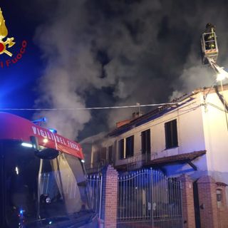 Grave incendio a Cortazzone. Casa in fiamme, non ci sarebbero feriti