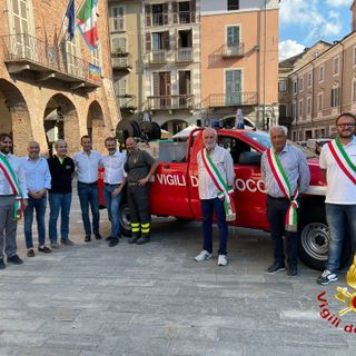 Due immagini (la seconda a fine articolo) inerenti l'inaugurazione del nuovo mezzo dei vigili del fuoco nicesi