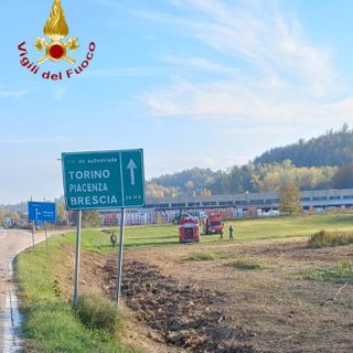 Camerano Casasco: trattore buca un tubo del gas. Intervengono i vigili del fuoco Camerano Casasco: trattore buca un tubo del gas. Intervengono i vigili del fuoco