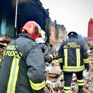 Esplosione a Quarto: ancora al lavoro i vigili del fuoco, per la messa in sicurezza dell'area