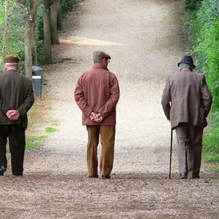 Allarme Inps in Piemonte: pochi, sempre più vecchi e le donne guadagnano un terzo in meno degli uomini