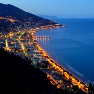 Veduta notturna di Alassio
