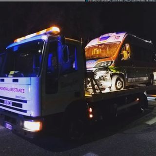 La Croce Verde di Mombercelli chiede aiuto per riportare in strada l'ambulanza danneggiata dai cinghiali