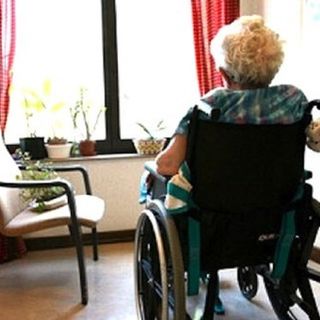 Approvata la legge di riforma nazionale dell'assistenza agli anziani non autosufficienti
