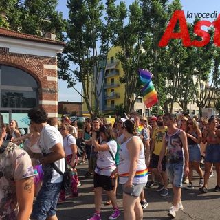Un affollato momento dell'Asti Pride 2019