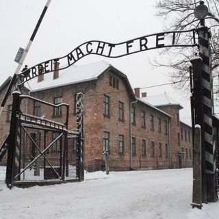 Il cancello del campo di concentramento di Auschwitz