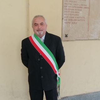 L'ex assessore con la fascia, in occasione della celebrazione di un matrimonio