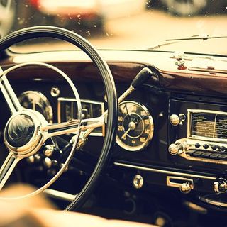 A Castelnuovo Belbo raduno di auto e moto storiche