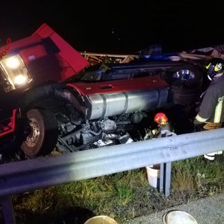 Nuovo incidente sulla A21 questa notte, tir si ribalta