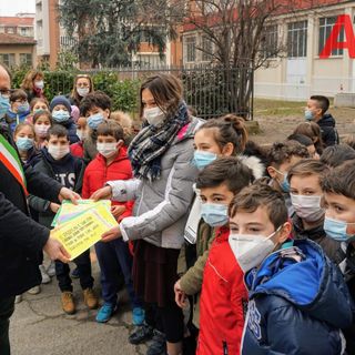 I bimbi della scuola Baracca con il sindaco Rasero