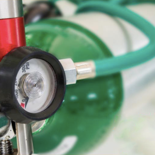Mancano le bombole d'ossigeno, i farmacisti: &quot;Chi può le restituisca&quot;. L'emergenza (per ora) non coinvolge i malati Covid