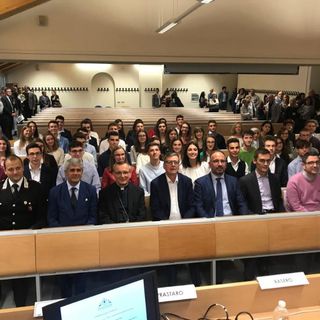 La cerimonia di consegna