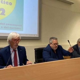 Nella foto, da sinistra a destra: Fenoglio, Calella e il direttore di Confcommercio Claudio Bruno