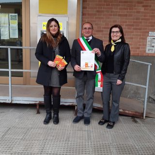 Nella foto, da sinistra, la direttrice di filiale di Asti, Concettina Restuccia; il sindaco di Castagnole delle Lanze, Calogero Mancuso e l’assessore Maria Grazia Rosso