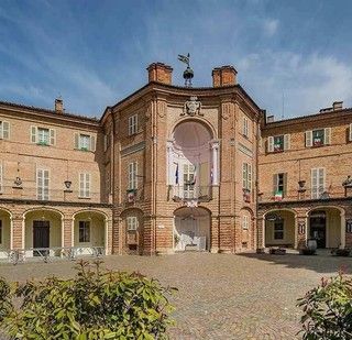 Oggi visite speciali al Castello di Castell'Alfero, con la personale di Livio Boscolo