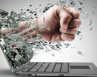 Cyberbullismo, in Piemonte e Valle d'Aosta scendono le vittime: martedì oltre 60mila studenti a scuola di prevenzione