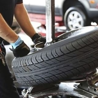 È ora del cambio gomme: da venerdì 15 aprile via le invernali