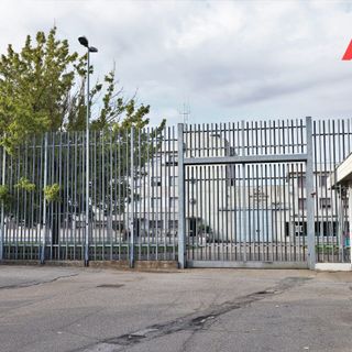 Carcere di Asti nel caos, il sovrintendente preso a pugni da un detenuto finisce in ospedale