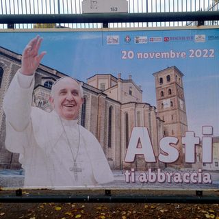 Conto alla rovescia per l'arrivo di Papa Francesco: comparsi i primi cartelloni ad Asti