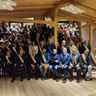 Foto di gruppo per i partecipanti alla &quot;Cena dei sindaci&quot;