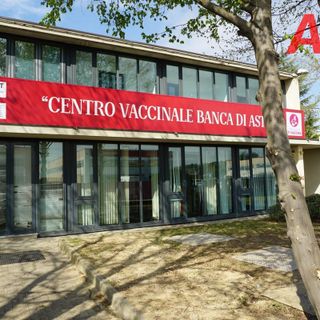 Inizia in salita la capagna di vaccinazione al nuovo hub di via Guerra (Merfephoto)