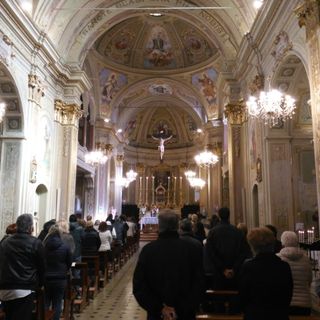La chiesa di San Biagio di Castelnuovo Belbo torna a splendere con nuovi lampadari