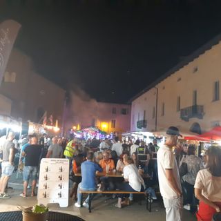 Festa sotto la chiesa di San Pietro non illuminata come di consueto