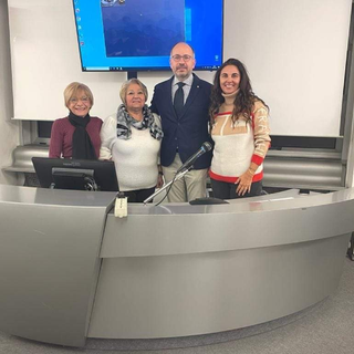 Stefania Sterpetti, Bianca Marina Terzuolo e Francesca Ragusa con il presidente della Provincia Rasero