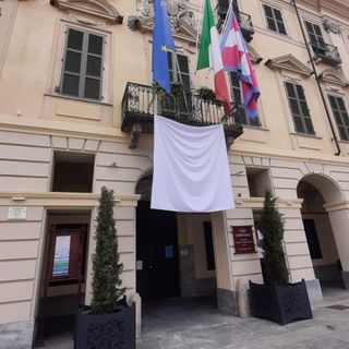 Nel tragico anniversario della strage di Capaci, anche San Damiano espone il drappo bianco in Comune