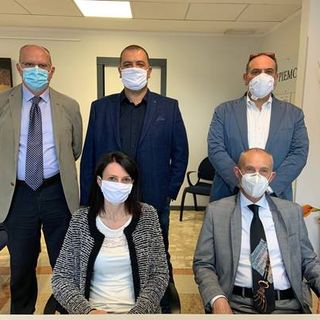 Da sinistra in piedi Alessio Cochis (Confartigianato Imprese Piemonte - dirigente), Giorgio Felici (Confartigianato Imprese Piemonte - presidente), Filippo Provenzano (CNA Piemonte - segretario). Seduti, da sinistra Francesca Coalova (Casartigiani Piemonte - portavoce) e Fabrizio Actis (CNA Piemonte - presidente)