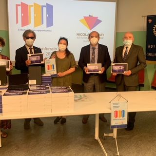 Consegnati 45 tablet all’Istituto Pellati di Nizza Monferrato