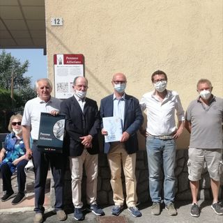 Al Comune di Revigliasco la targa a ricordo di Alfieri neonato, da parte del Rotary
