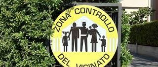 Un cartello di controllo del vicinato