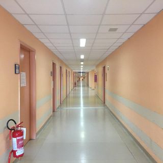 Ospedale Cardinal Massaia di Asti: 10 positivi in Medicina, sospese le visite nel reparto