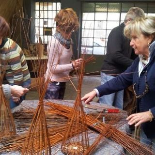 A Villafranca un corso per imparare ad intrecciare il vimini come una volta