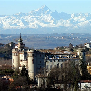 Da turisti a residenti: il fascino di Costigliole d'Asti conquista sempre più stranieri (e non solo)