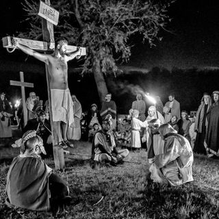 Una Via Crucis con riflessioni e preghiere organizzata dalla Parrocchia Santa Maria delle Ghiare di Castello di Annone