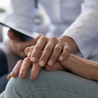 &quot;Poter assistere papà a casa è stato un grande dono, per lui e per noi&quot;, ringraziamento alle Cure Palliative di Asti