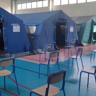 Punto vaccinale palestra scuola primaria di Canelli