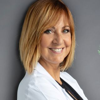 Le differenze tra donna e uomo al centro dello spettacolo “Gli uomini vengono da Marte, le donne da Venere”, con Debora Villa.
