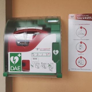 A Moncalvo installato un defibrillatore automatico, nei pressi del teatro