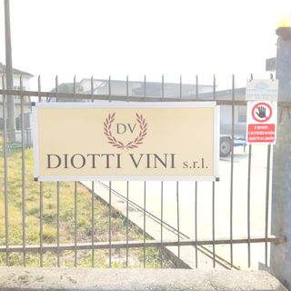 A rischio 6 posti di lavoro a Calamandrana da Diotti vini, ex cantina Boido tra affitto e fallimento